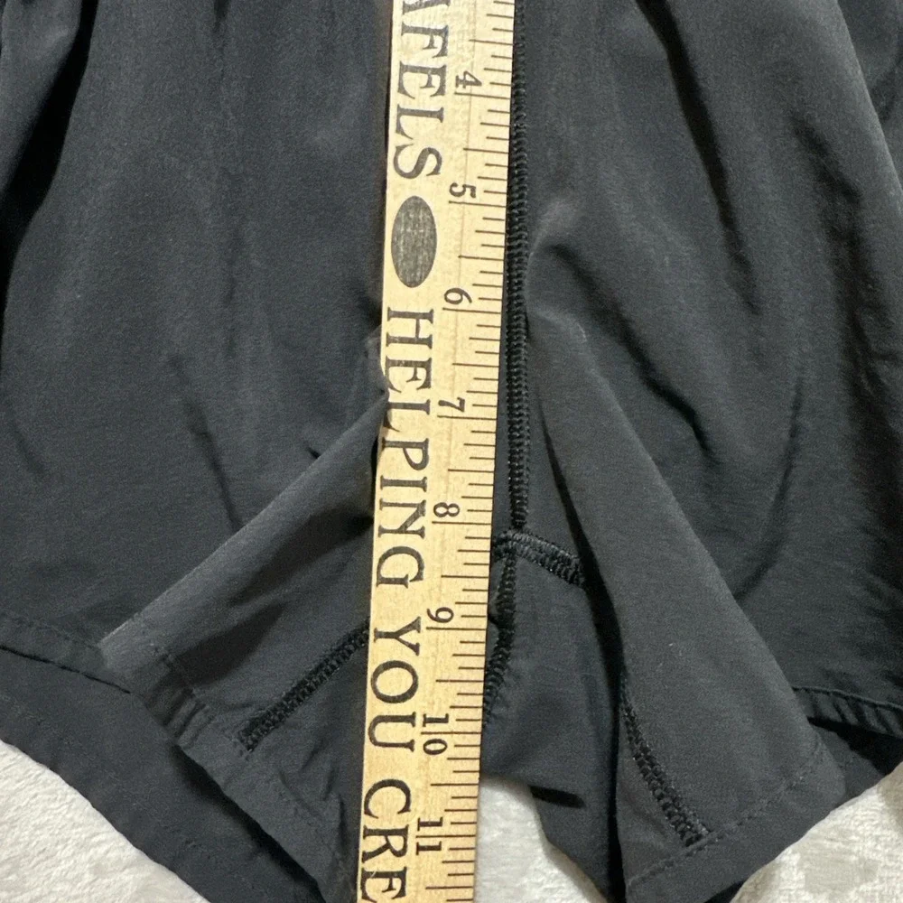 Lululemon Athletica Women's 6 Black Activewear Shorts Pockets Elastic Waist Logo